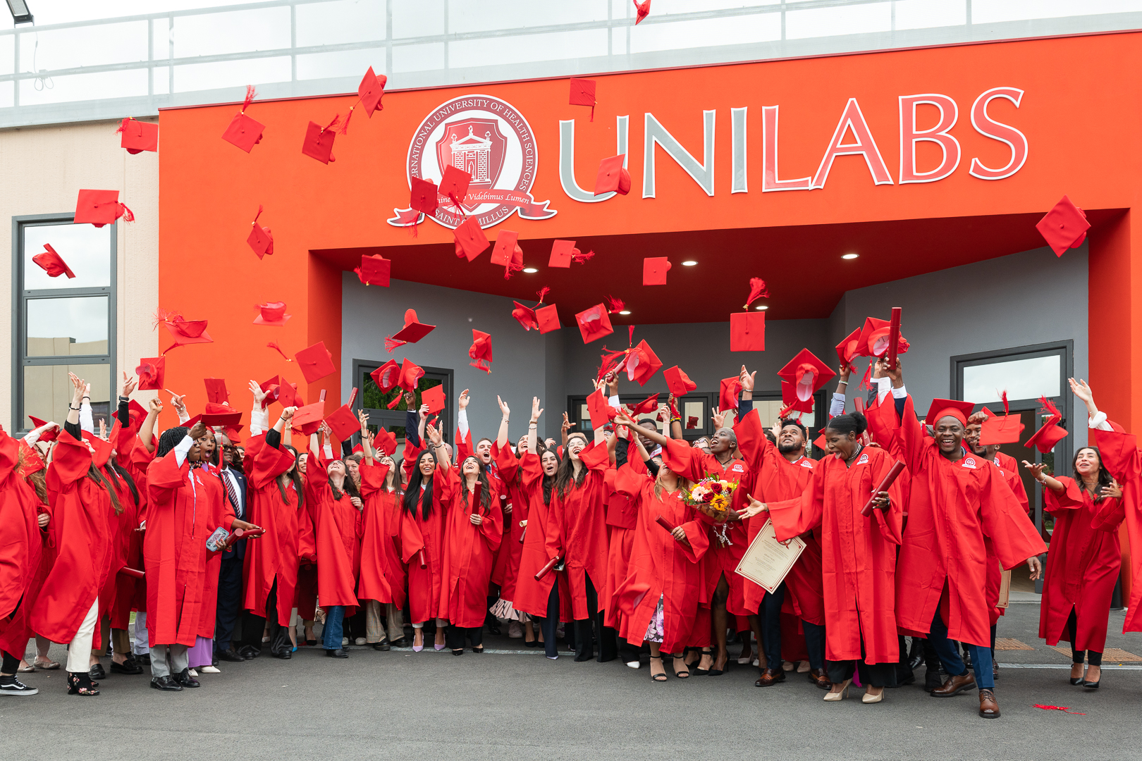 ユニカミラス大学 医学部 学生たちの写真